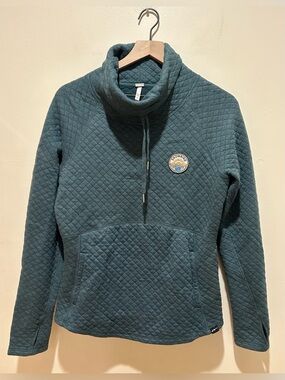 Techstyles Snowbird Utah Quilted Green Funnel Neck Sweatshirt - Women’s Medium